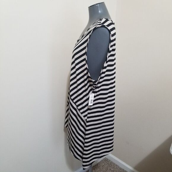 Striped Top with Asymmetrical Hemline 1X Nwt - Picture 3 of 6